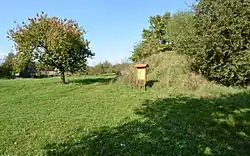 Jižní konec vnějšího valu opevnění hradiště