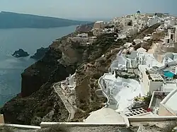 stěna kaldery u města Oia