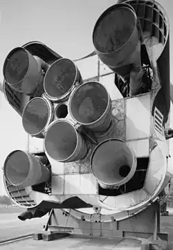 Pohled na zadní část rakety Saturn I