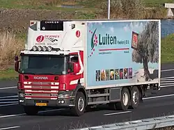 Scania 114L 340 poblíž Hoofddorpu, Nizozemsko.