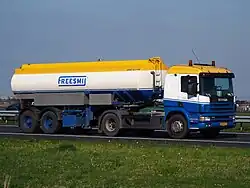 Scania 114L 380 s cisternovým návěsem.