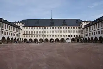 Pohled z nádvoří na severní křídlo