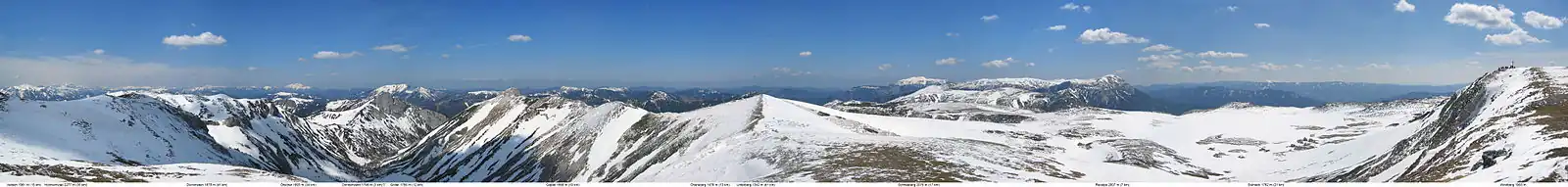 Panoramatický výhled ze severní strany hory Windberg