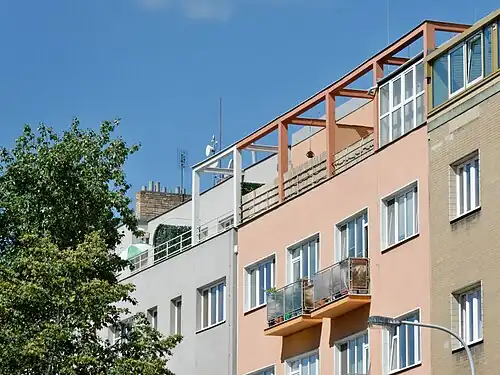 Činžovní dům U Gymnázia 3, 1931–1936. Detail pergoly v posledním podlaží.