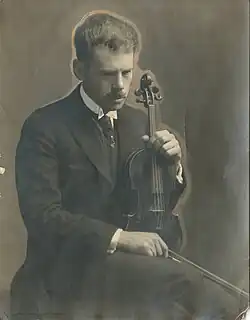 Francis S Armstrong, houslista ze Seattlu