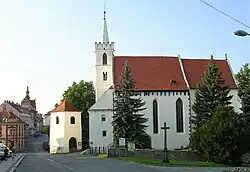 Sedlčany, kostel svatého Martina, od jihu.jpg