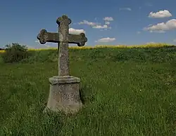 Sedlec, kamenný kříž - mezník.jpg