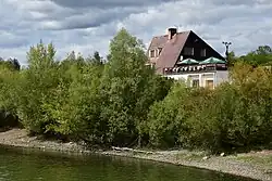 Rybářský penzion na severní straně sedleckého rybníka