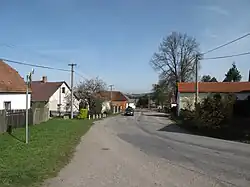 Domy u hlavní silnice