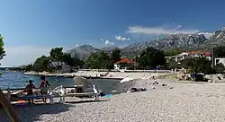 Oblázková pláž v Seline