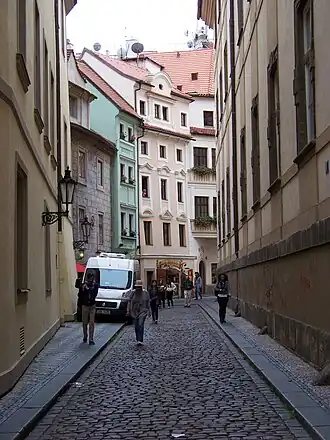 Pohled na ulici od Mariánskeho náměstí