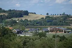 Pohled na dvůr Čapí hnízdo, který se nachází ve Dvoře Semtín.