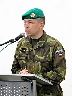 Eduard Stehlík na pietním aktu připomínajícím paraskupinu Silver A v Senicích