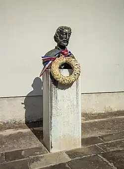 Pomník Blaže Baromiće u katedrály v Senji