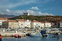 Návrší Nehaj s pevností nad městem Senj