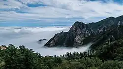 Panoramatický pohled na krajinu NP Soraksan