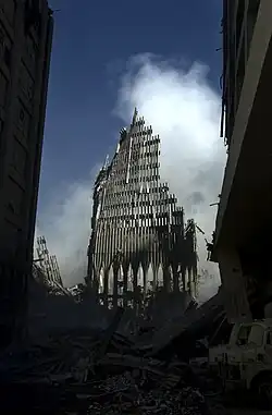 Trosky věže 3 dny po útocích.