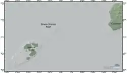 poloha mezi ostrovy Scilly a poloostrovem Cornwall