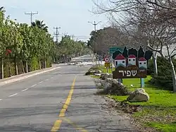 Ulice ve vesnici Šafir