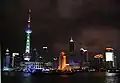 Oriental Pearl a noční pohled na okrsek Pchu-tung