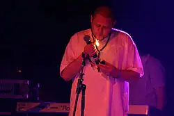 Shaun Ryder při vystoupení se skupinou Happy Mondays na festivalu Coachella v roce 2007