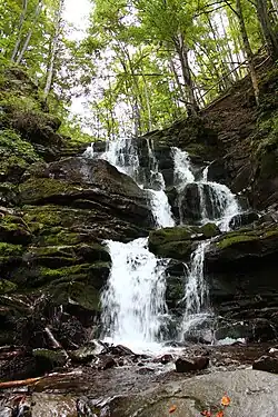 Nedaleký vodopád Šipot