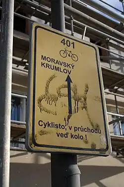 Značka cyklostezky v centru Třebíče