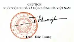 Tran Duc Luong, podpis