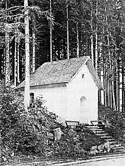 Tzv. Blöchlova kaple ve vsi Silnice u Strážného na historické fotografii