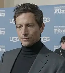 Simon Rex (březen 2022)