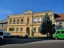 Budova školy při rekonstrukci