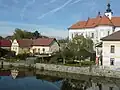 Kostel nad řekou Skalicí