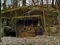 Skalní obydlí mezi Horní a Dolní Vidimí.jpg