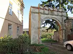 Skalsko, brána usedlosti čp.17.jpg