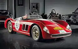 Ze souboru: Škoda Auto Muzeum, 2005–2007, prof. Miroslav Vojtěchovský, QEP a MgA. Marian Beneš, QEP. Vytvořili pedagogové a studenti ateliéru Reklamní fotografie Soukromé VOŠ umění a reklamy, Orange Factory, Praha, s laskavou pomocí managementu a zaměstnanců Škoda Auto Muzeum v Mladé Boleslavi.