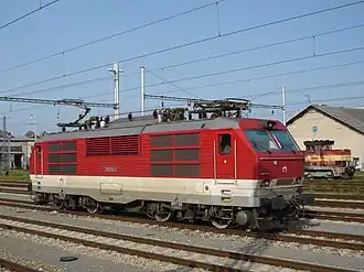 Elektrická lokomotiva řady 350 (staré označení ČSD ES 499.0), jejíž kus č. 10 byl v čele expresu Meridian při vážné nehodě v Bratislavě (1977)