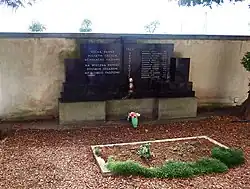 Skrochovice, pomník.JPG