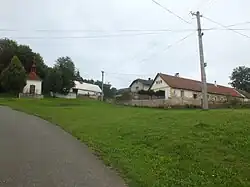 Jihovýchodní kout návsi ve Skrýšově