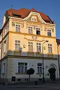 Skuteč-dům na náměstí.jpg