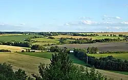 Mírně zvlněná krajina u Skutče spojená s kamenickou historií a geologickými lokalitami Skutečské pahorkatiny, georeliéfem protáhlé a v rozsahu 278 až 550 m n. m. tvořící geomorfologický okrsek