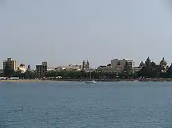 Pohled na Mazaru del Vallo z moře