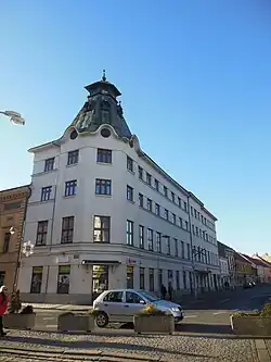 Pohled na celou budovu bývalého hotelu Grand