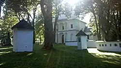 Slanický ostrov na Oravské přehradě - pozůstatek zatopené obce Slanica