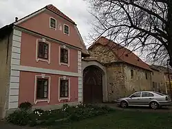 Slatina, sýpka u čp.15.jpg