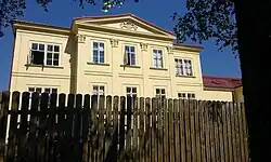 Slavatovská 123, Telč-štěpnice, štít obrácený do zámeckého parku.jpg