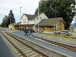 Železniční stanice v části města Hrádek na Vlárské dráze