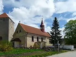 Kostel sv. Bartoloměje a věž tvrze