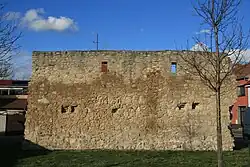 Jeden ze zachovaných fragmentů opevnění v Hradební ulici