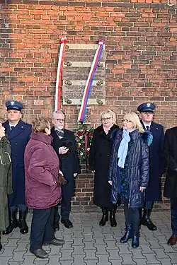 Slavnostní odhalení desky zavražděných bojovníků ve Vratislavy