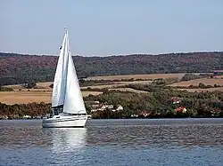 Jezero, v pozadí Považský Inovec